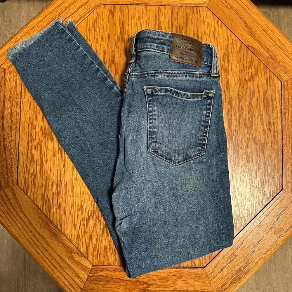 *LUCKY BRAND* Medium Wash Denim Jeans Size 6/28 - Picture 1 of 8
